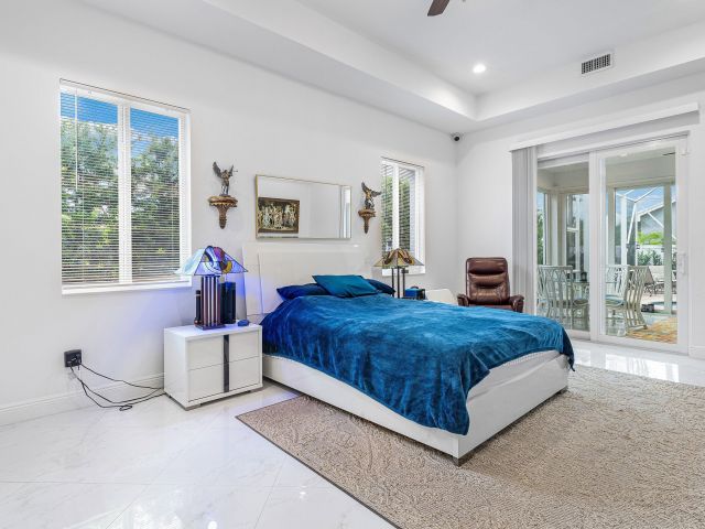 Продажа дома по адресу 951 NW 2nd Avenue - фото 6593150