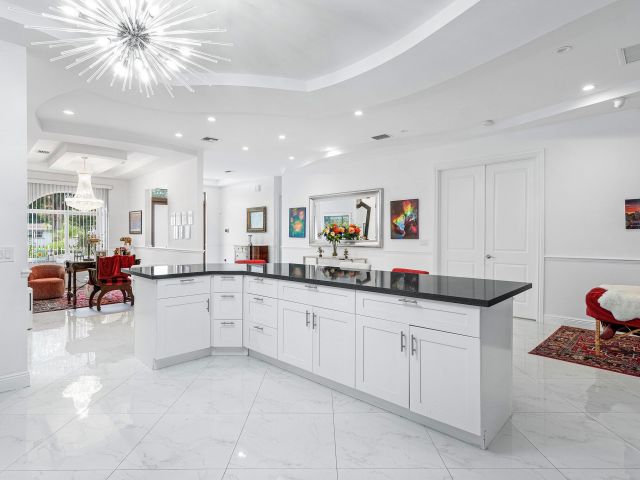 Продажа дома по адресу 951 NW 2nd Avenue - фото 6593155