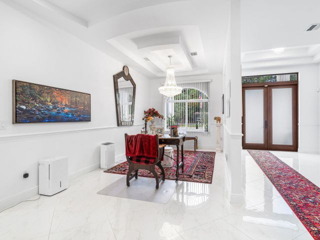 Продажа дома по адресу 951 NW 2nd Avenue - фото 6593156