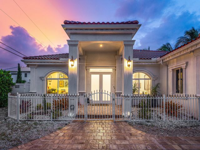 Продажа дома по адресу 951 NW 2nd Avenue - фото 6593161