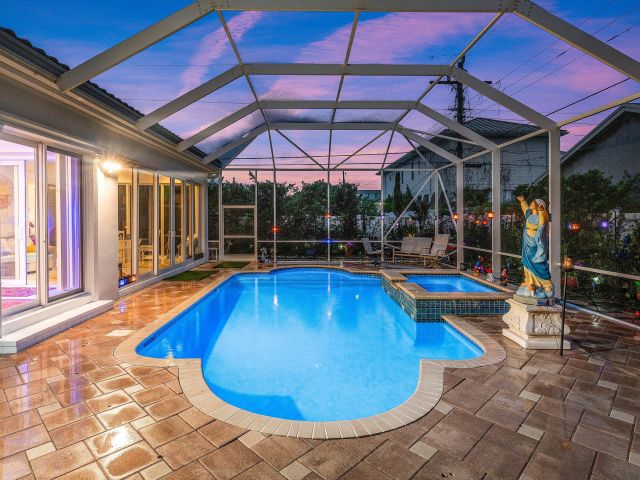 Продажа дома по адресу 951 NW 2nd Avenue - фото 6593162