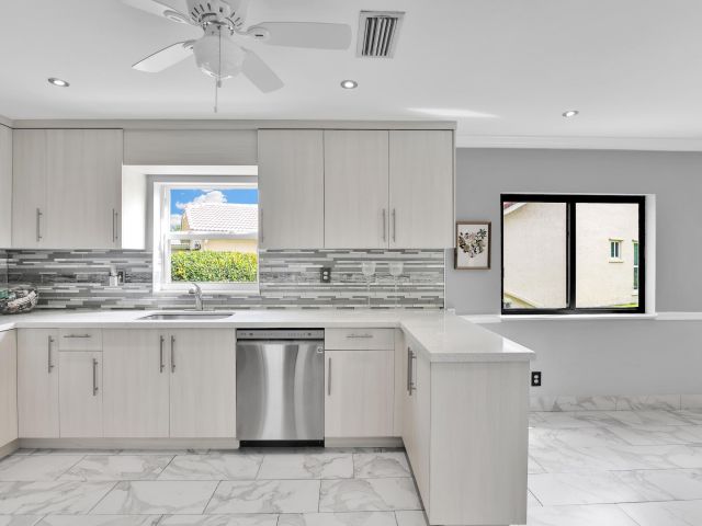 Продажа дома по адресу 7962 Cloverfield Circle - фото 6643470