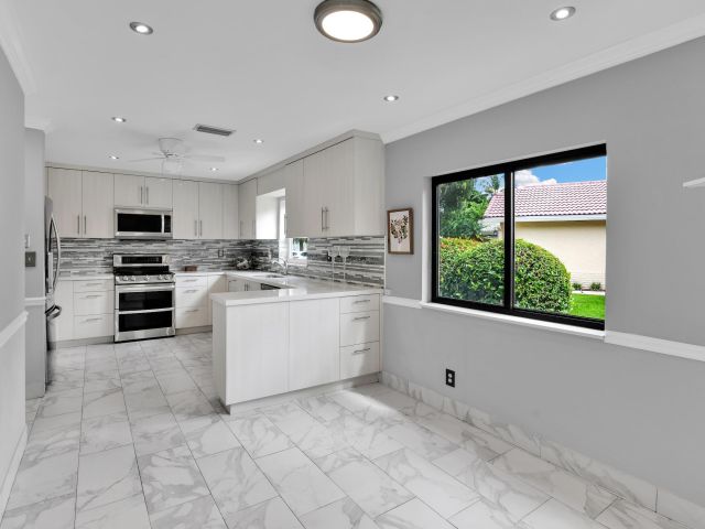 Продажа дома по адресу 7962 Cloverfield Circle - фото 6643472