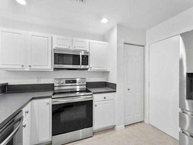 Дом в аренду по адресу 16129 Sierra Palms Drive - фото 6629414