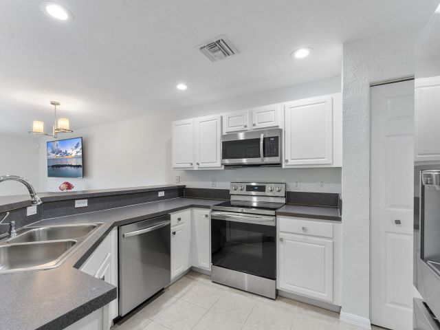 Дом в аренду по адресу 16129 Sierra Palms Drive - фото 6629417