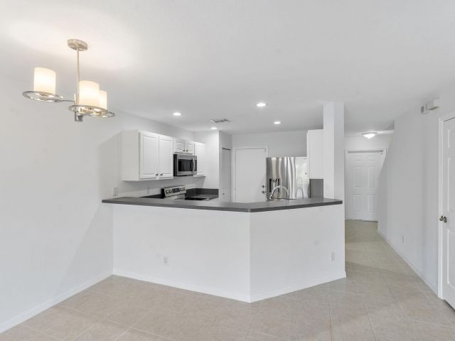 Дом в аренду по адресу 16129 Sierra Palms Drive - фото 6629418