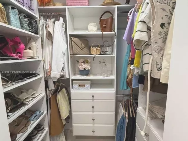 Продажа квартиры #1408 - фото 6587198