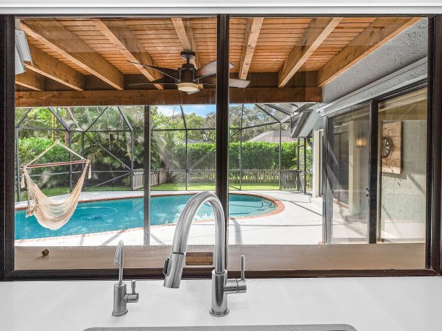 Продажа дома по адресу 3614 NW 23rd Terrace - фото 6603899