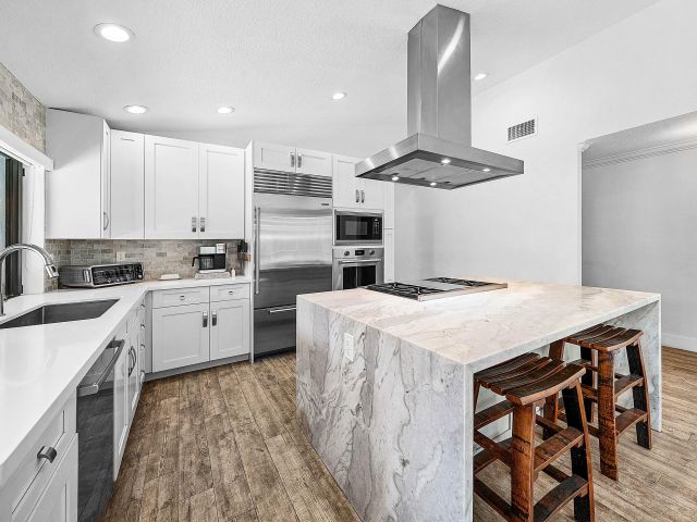 Продажа дома по адресу 3614 NW 23rd Terrace - фото 6603902