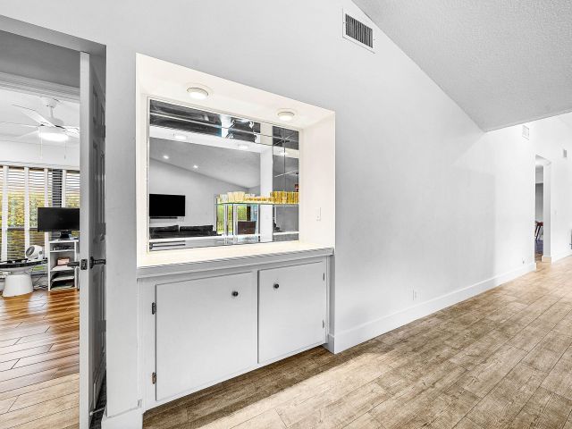 Продажа дома по адресу 3614 NW 23rd Terrace - фото 6603907