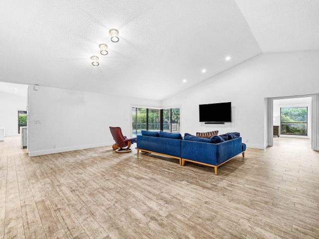 Продажа дома по адресу 3614 NW 23rd Terrace - фото 6603908