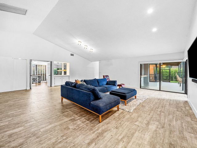 Продажа дома по адресу 3614 NW 23rd Terrace - фото 6603909