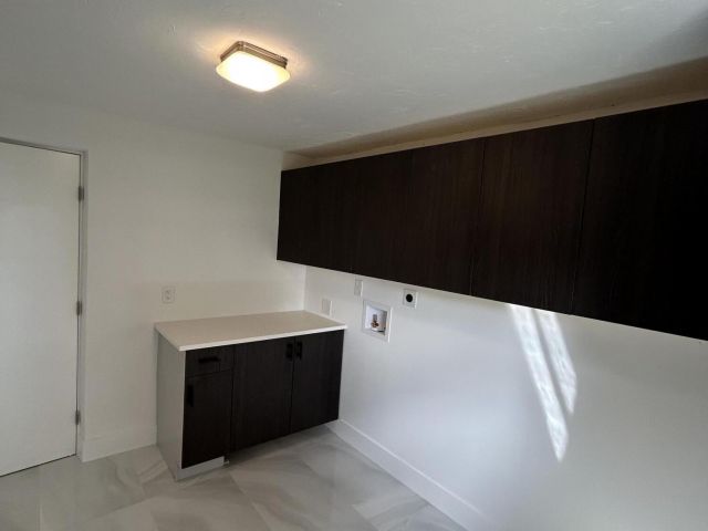 Продажа дома по адресу 4040 NE 4th. Avenue - фото 6688021