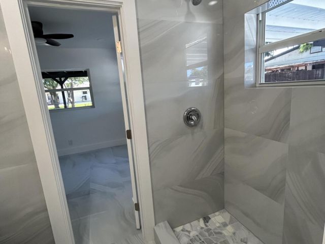 Продажа дома по адресу 4040 NE 4th. Avenue - фото 6688022