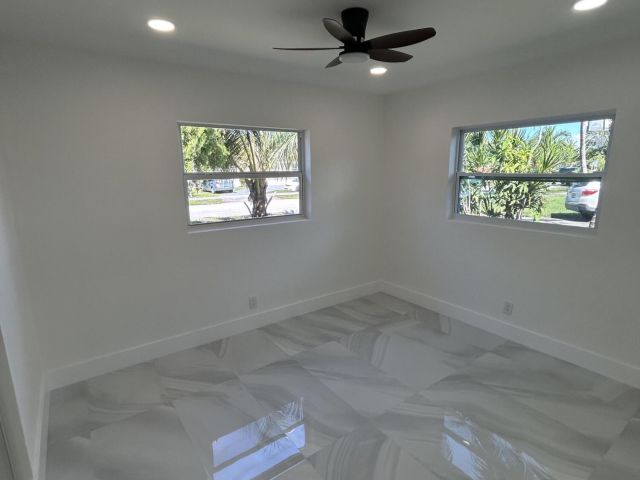 Продажа дома по адресу 4040 NE 4th. Avenue - фото 6688024