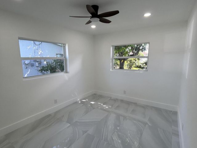 Продажа дома по адресу 4040 NE 4th. Avenue - фото 6688025