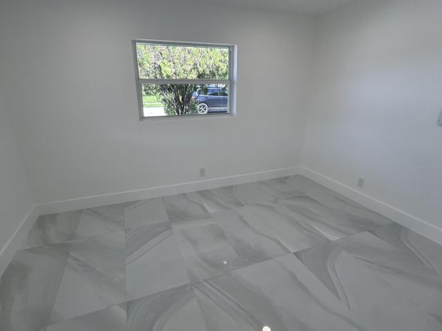 Продажа дома по адресу 4040 NE 4th. Avenue - фото 6688026