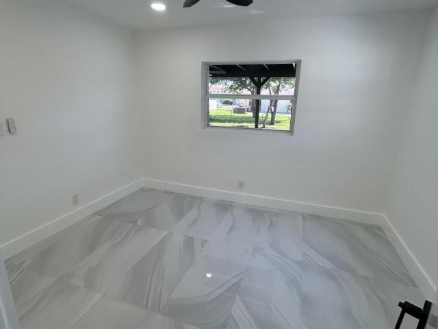 Продажа дома по адресу 4040 NE 4th. Avenue - фото 6688027