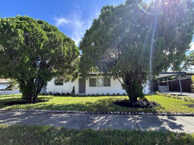 Продажа дома по адресу 4040 NE 4th. Avenue - фото 6688035