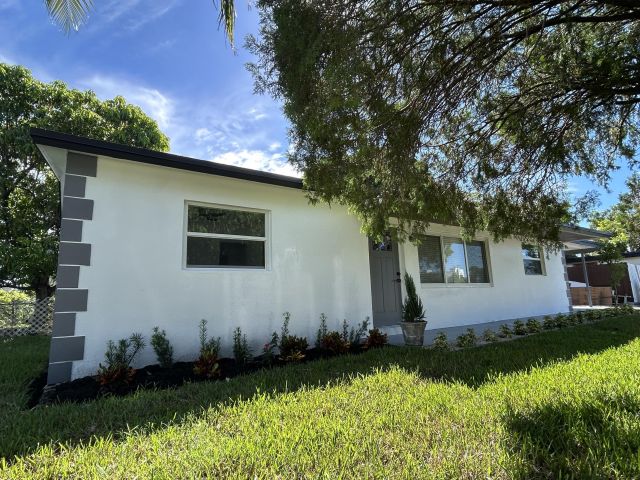 Продажа дома по адресу 4040 NE 4th. Avenue - фото 6688036