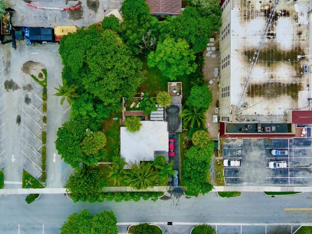 Продажа дома по адресу 2040 E Hillsboro Boulevard - фото 6587159