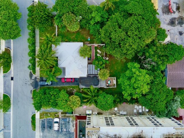 Продажа дома по адресу 2040 E Hillsboro Boulevard - фото 6587160