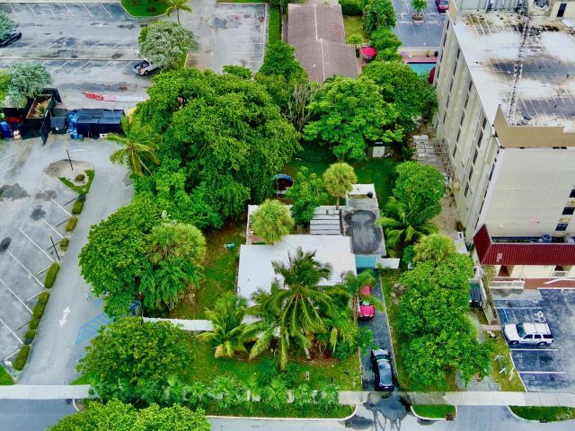 Продажа дома по адресу 2040 E Hillsboro Boulevard - фото 6587161