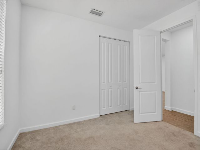 Дом в аренду по адресу 4320 Buttonwood Drive - фото 6594774