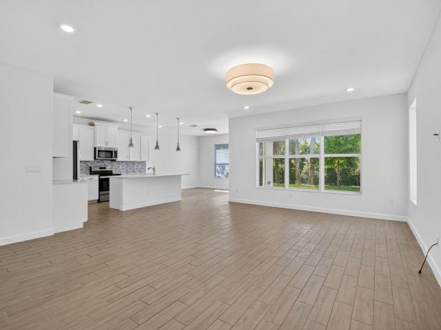 Дом в аренду по адресу 4320 Buttonwood Drive - фото 6594780