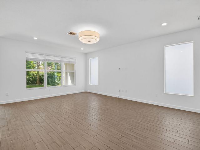 Дом в аренду по адресу 4320 Buttonwood Drive - фото 6594783