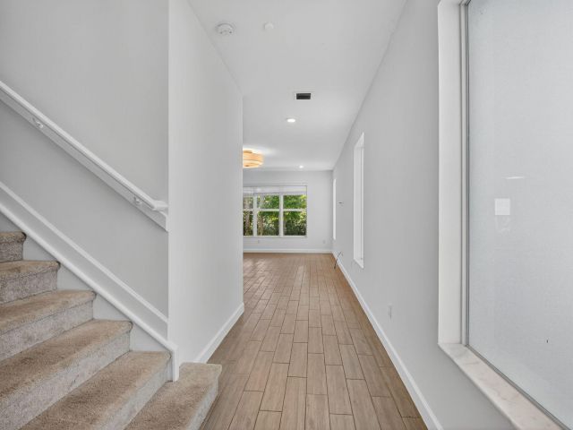 Дом в аренду по адресу 4320 Buttonwood Drive - фото 6594784