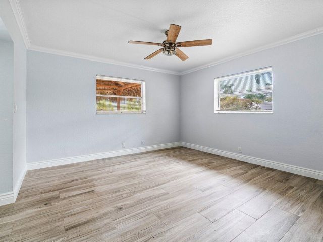 Дом в аренду по адресу 1301 SE 14 Drive - фото 6590605