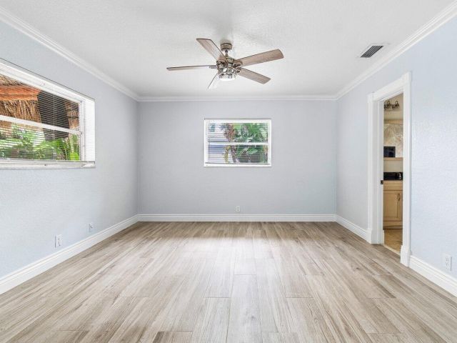 Дом в аренду по адресу 1301 SE 14 Drive - фото 6590606