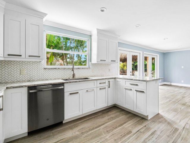 Дом в аренду по адресу 1301 SE 14 Drive - фото 6590611