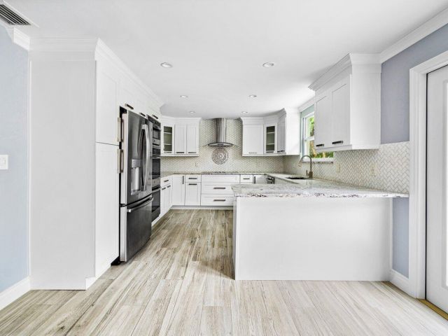 Дом в аренду по адресу 1301 SE 14 Drive - фото 6590612