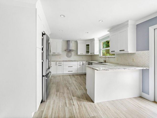 Дом в аренду по адресу 1301 SE 14 Drive - фото 6590613