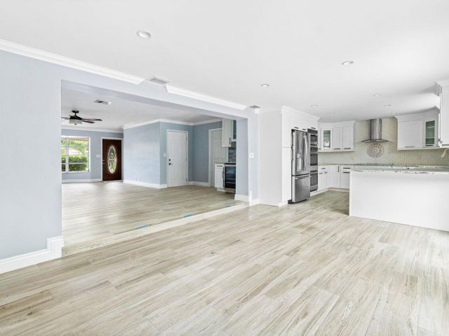 Дом в аренду по адресу 1301 SE 14 Drive - фото 6590614