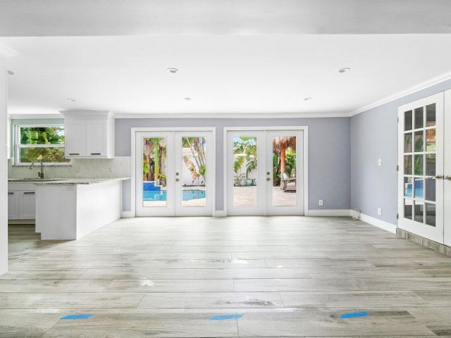 Дом в аренду по адресу 1301 SE 14 Drive - фото 6590616