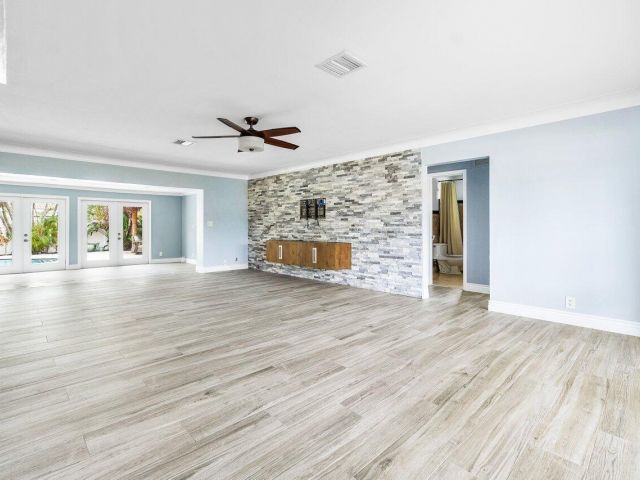 Дом в аренду по адресу 1301 SE 14 Drive - фото 6590619