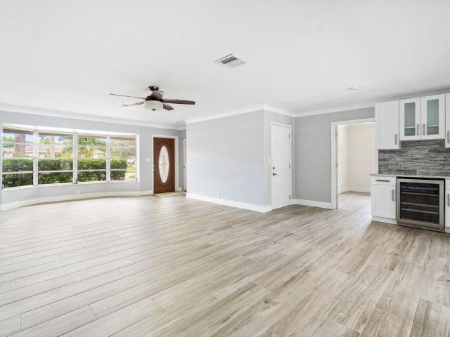 Дом в аренду по адресу 1301 SE 14 Drive - фото 6590621