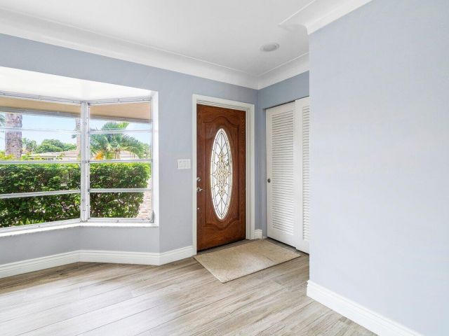 Дом в аренду по адресу 1301 SE 14 Drive - фото 6590622