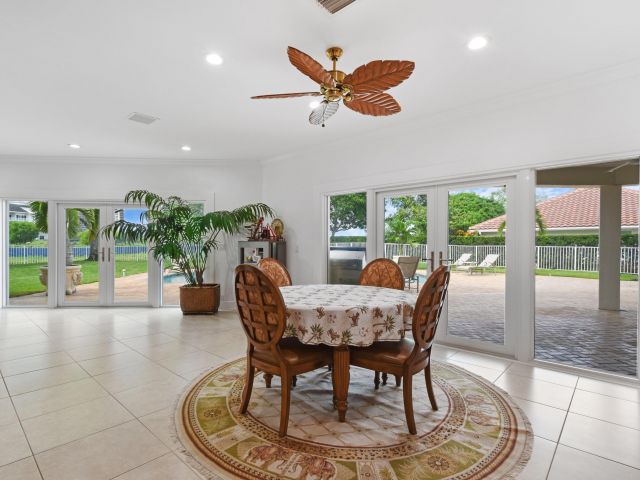 Продажа дома по адресу 2801 Embassy Drive - фото 6601659