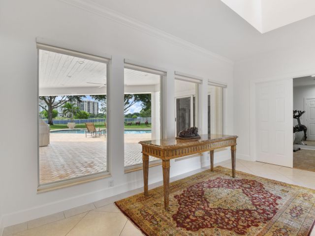 Продажа дома по адресу 2801 Embassy Drive - фото 6601665