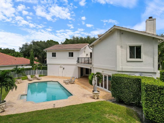 Продажа дома по адресу 2801 Embassy Drive - фото 6601667