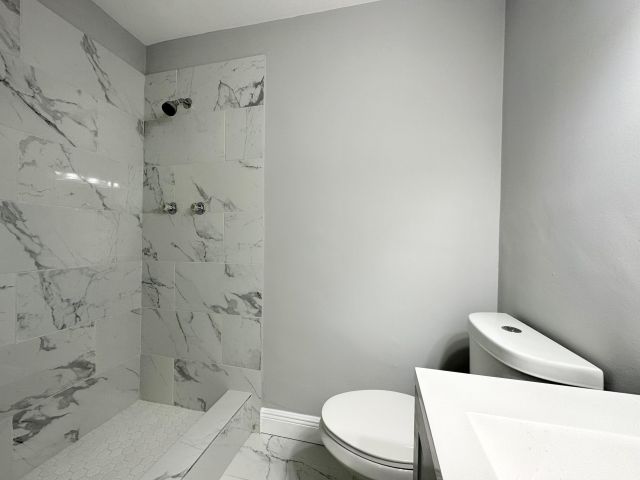 Дом в аренду по адресу 4371 NW 1st Terrace - фото 6590628