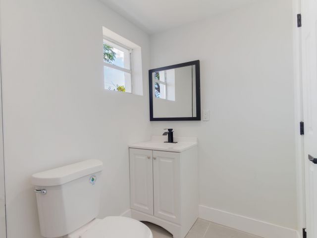 Дом в аренду по адресу 1108 W 33rd Street - фото 6590690