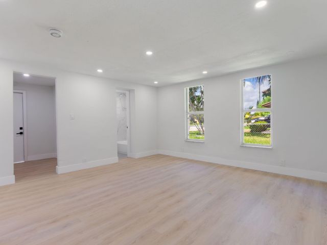 Дом в аренду по адресу 1108 W 33rd Street - фото 6590694