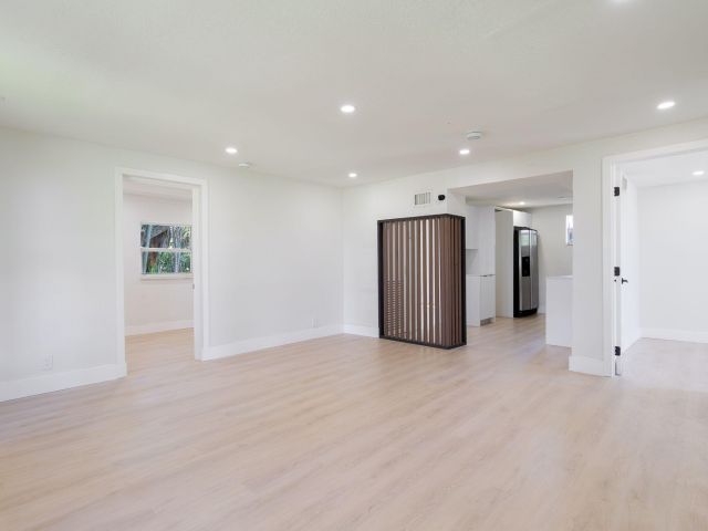 Дом в аренду по адресу 1108 W 33rd Street - фото 6590696