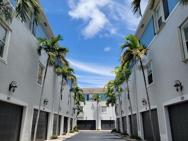 Дом в аренду по адресу 332 Atlantic Grove Way - фото 6594706