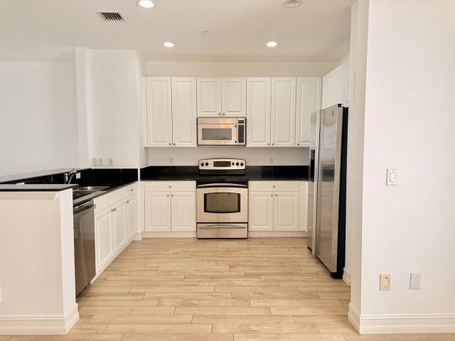 Дом в аренду по адресу 332 Atlantic Grove Way - фото 6594717